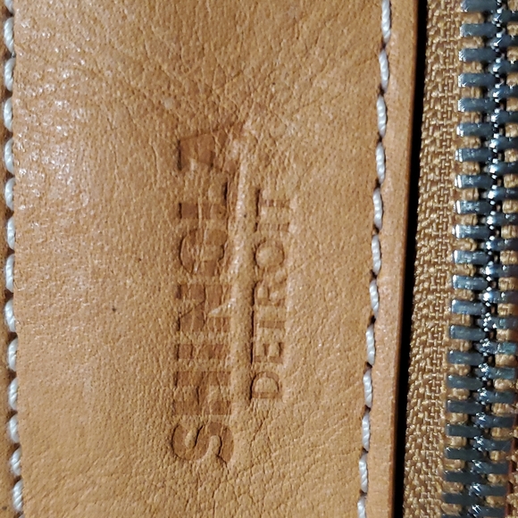 Shinola - Picture 5 of 6